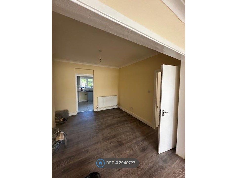 Property photo 1 of 9 Living Room