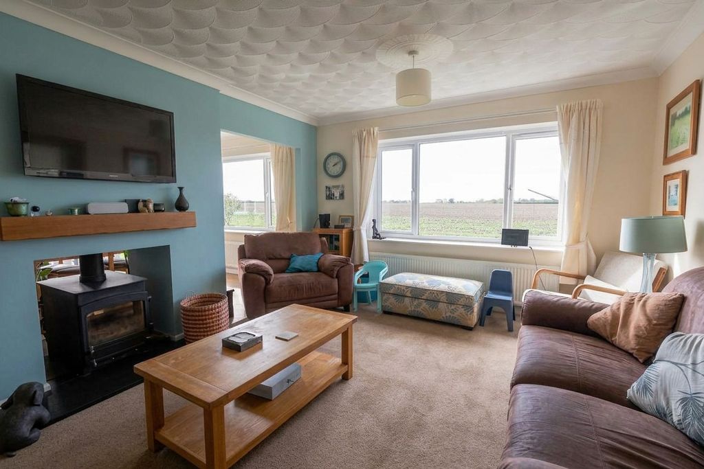 Property photo 2 of 27
