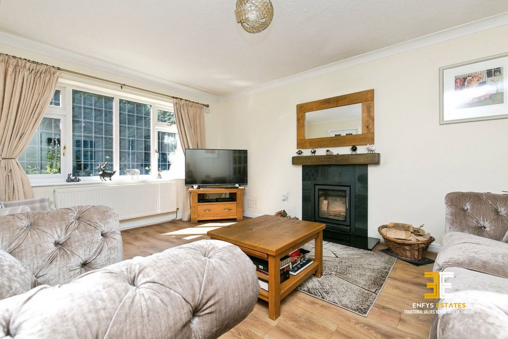 Property photo 2 of 31