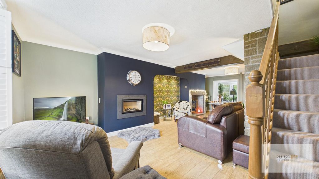 Property photo 2 of 17 Lounge & Dining