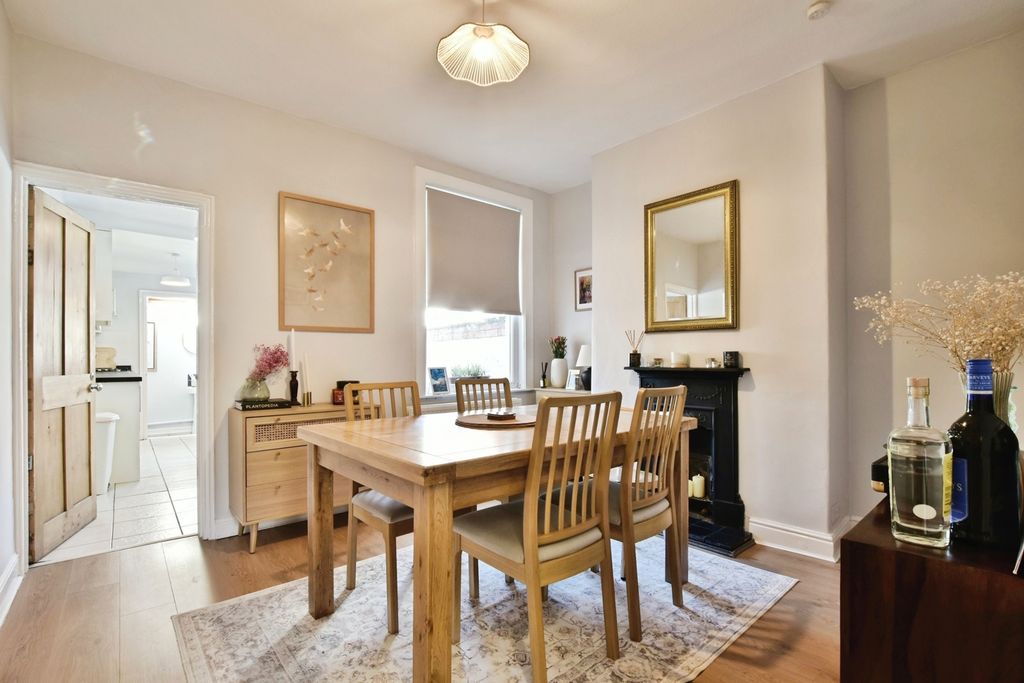 Property photo 3 of 18 Pbox-Img.Jpg
