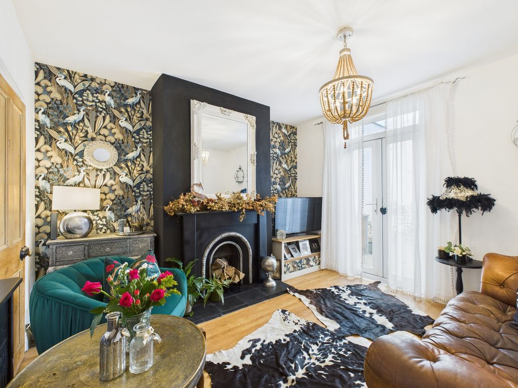 Property photo 2 of 22 Lounge