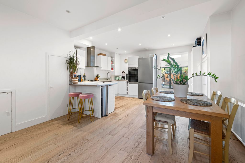 Property photo 3 of 16 Picture No. 14