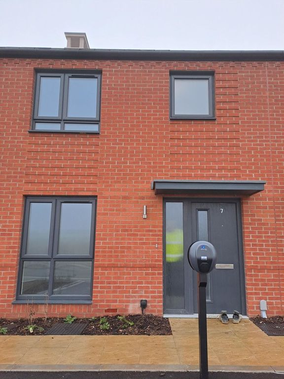 Property photo 1 of 9 Photo 9