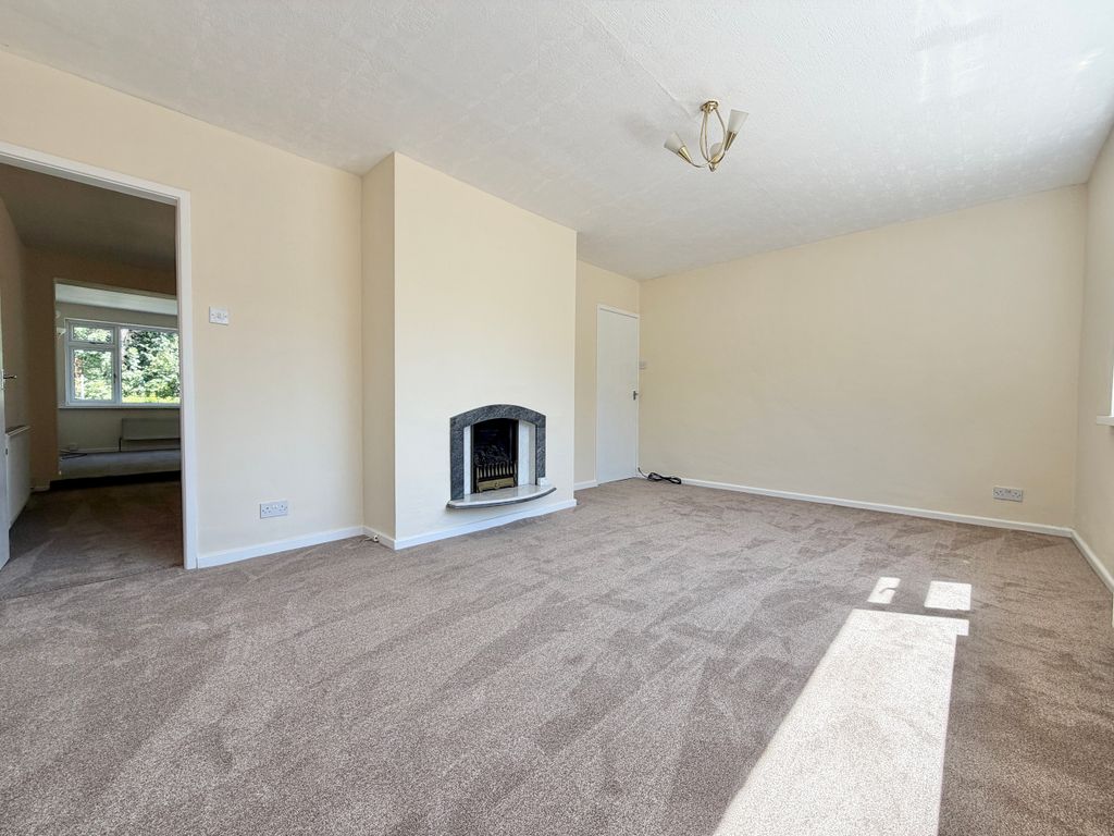 Property photo 3 of 17 Living Room