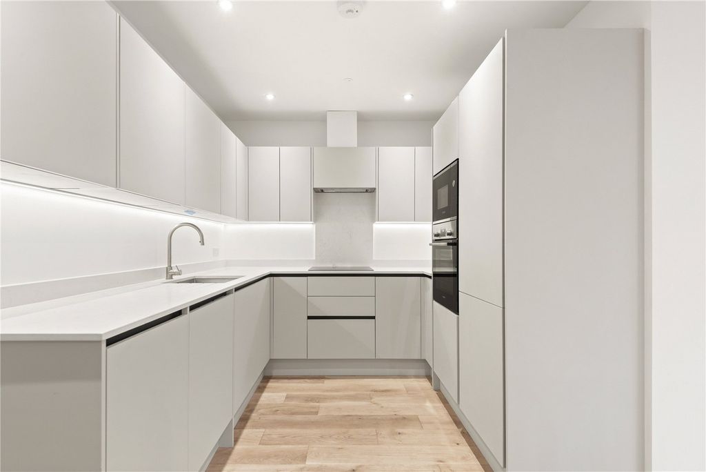 Property photo 2 of 14 Kitchen