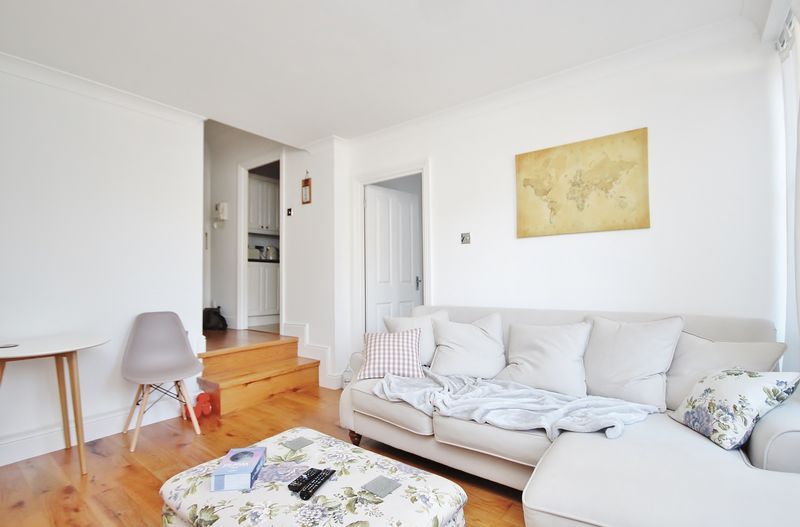 Property photo 1 of 7 Photo 4