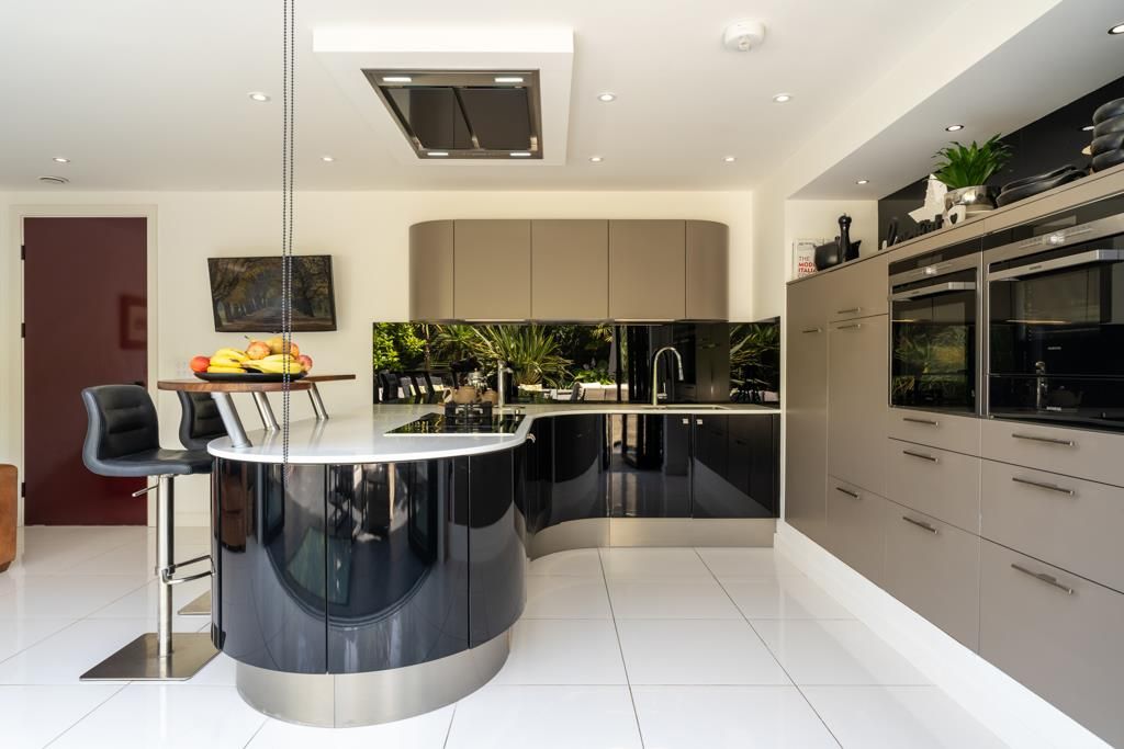 Property photo 2 of 42 Breakfast Kitchen