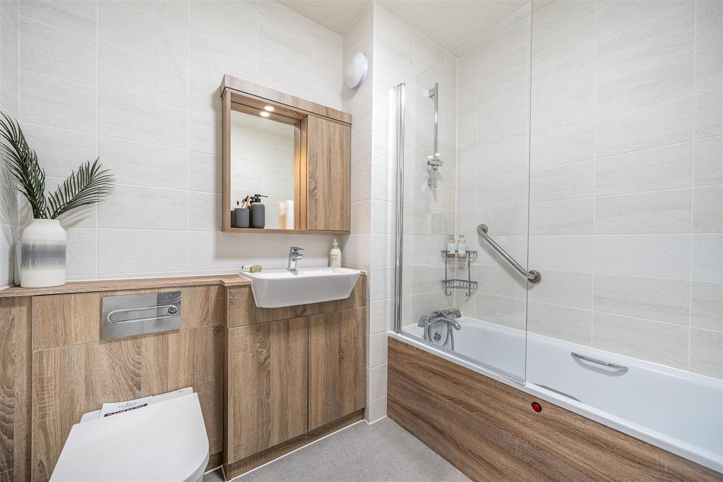 Additional image 10 of 2 bed flat for saleBeeches Lodge, Reedham Road, Burnham SL1