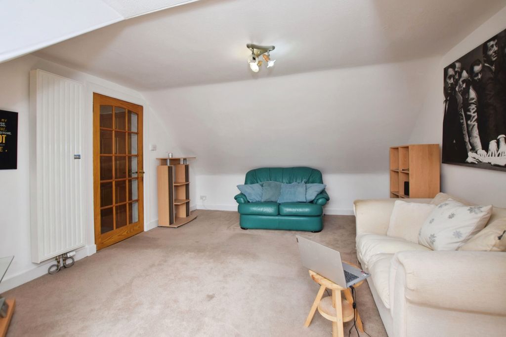 Property photo 3 of 15 Lounge