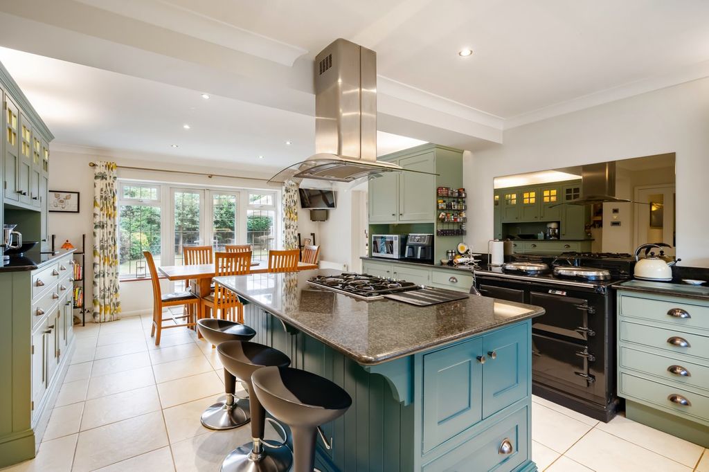 Property photo 2 of 36