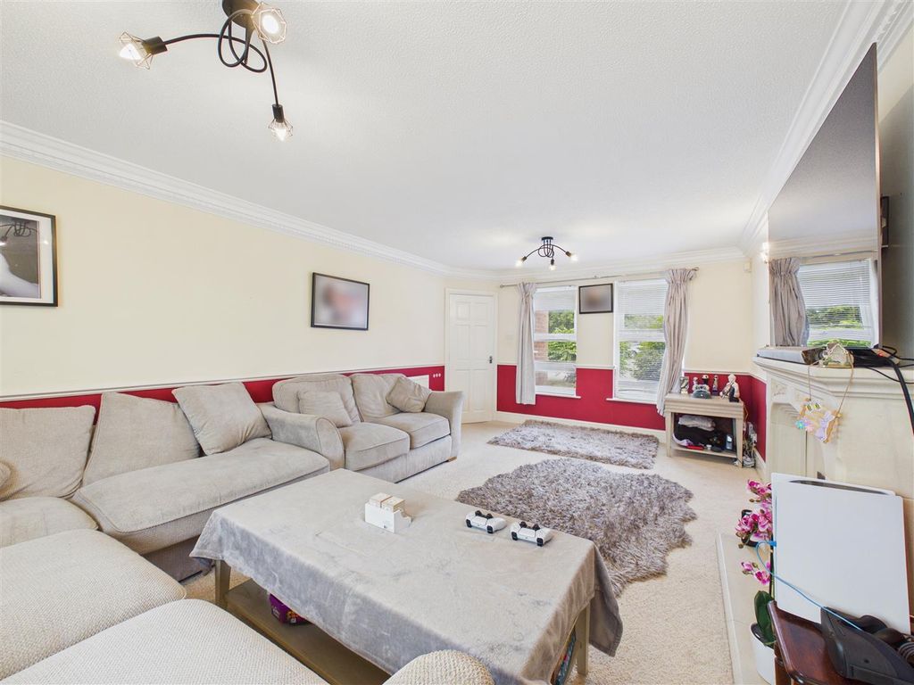 Property photo 2 of 17 Lounge