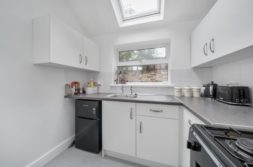 Property photo 3 of 9 1329449-6-68829cc...