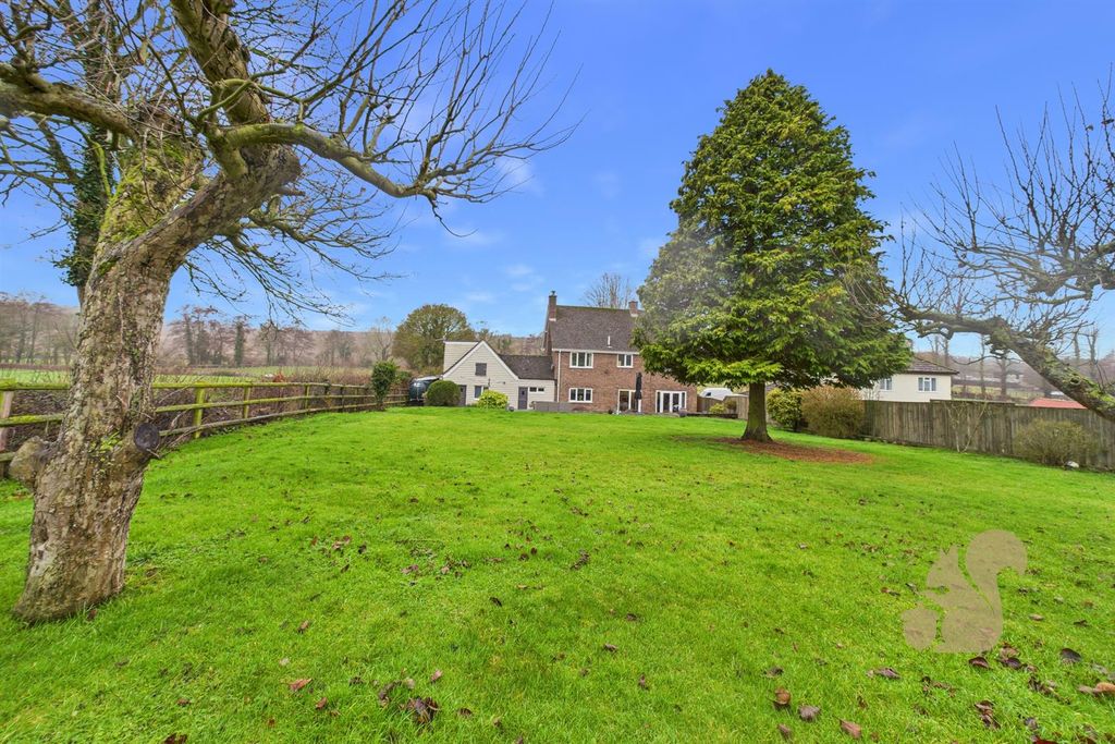 Property photo 1 of 44 Garden