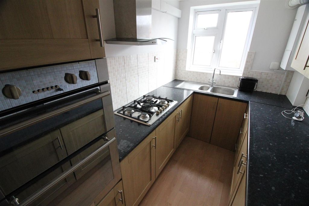 Property photo 2 of 8 79D2Cbb3-0784-4981-A9A8-Abd397F4F2D3.Jpeg