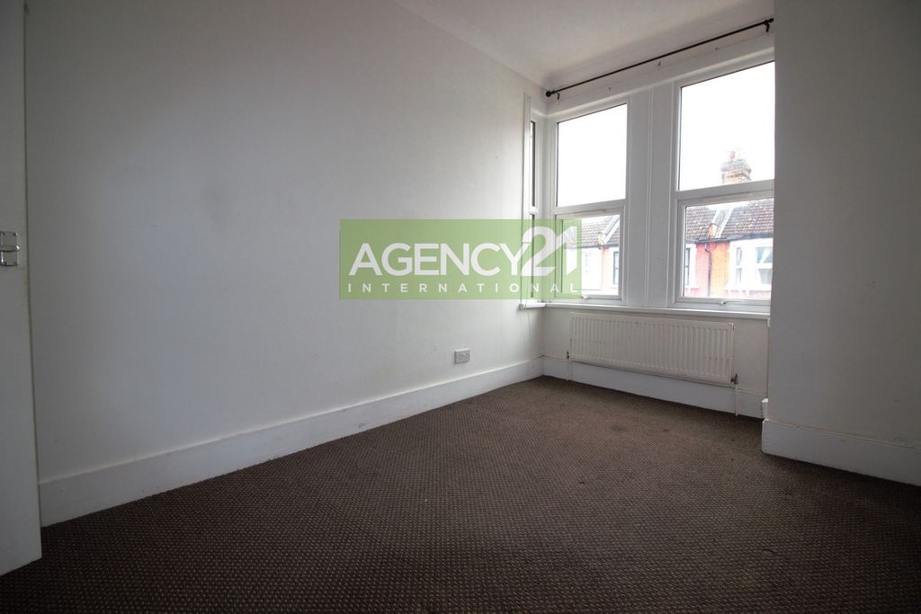 Property photo 3 of 8 Photo 6