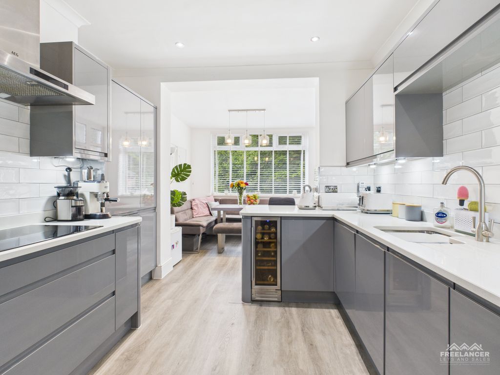 Property photo 2 of 16 Kitchen Diner