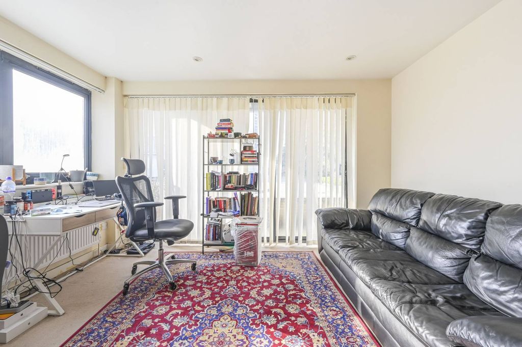 Property photo 1 of 9