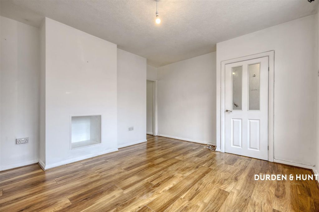 Property photo 3 of 17 Doubleday