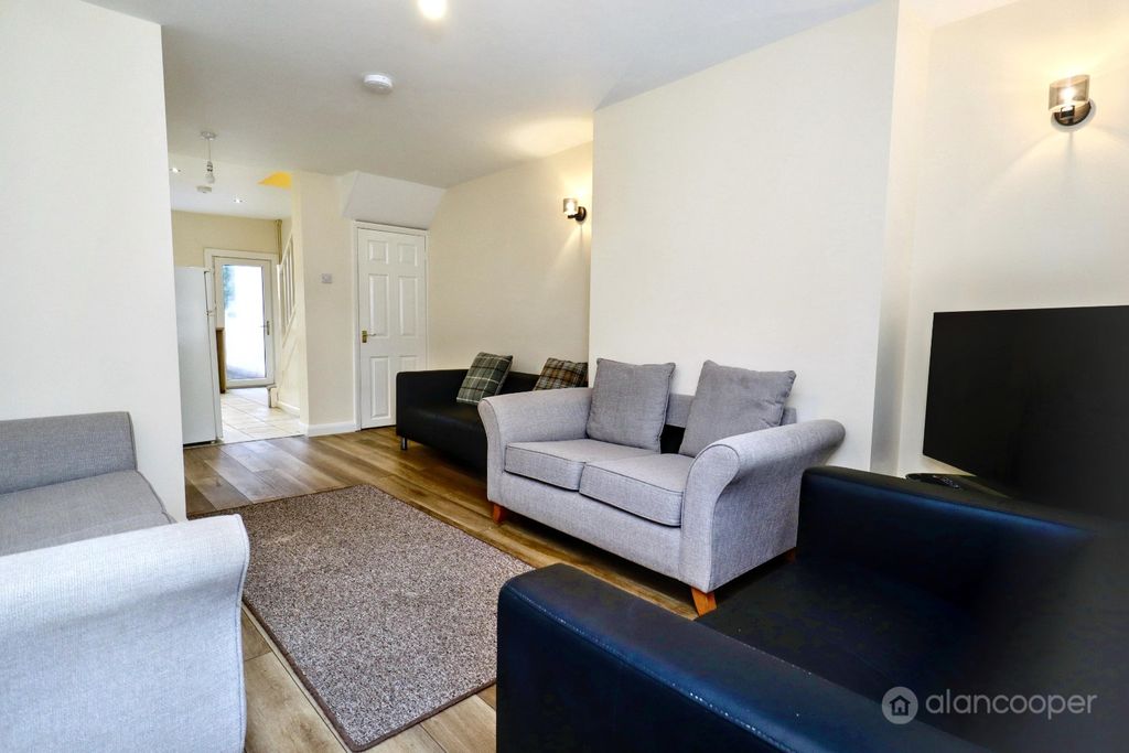 Property photo 2 of 20 4529764