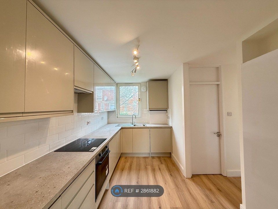 Property photo 3 of 13 Kitchen