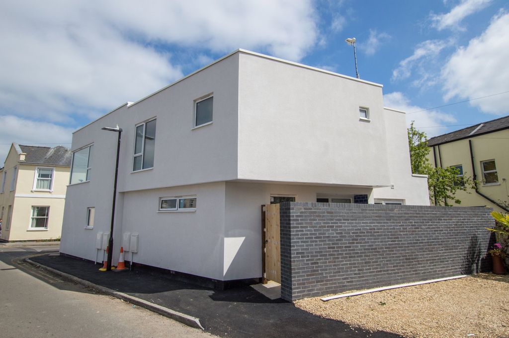 Property photo 2 of 15