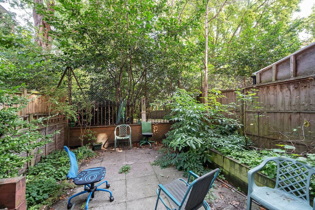 Property photo 1 of 4