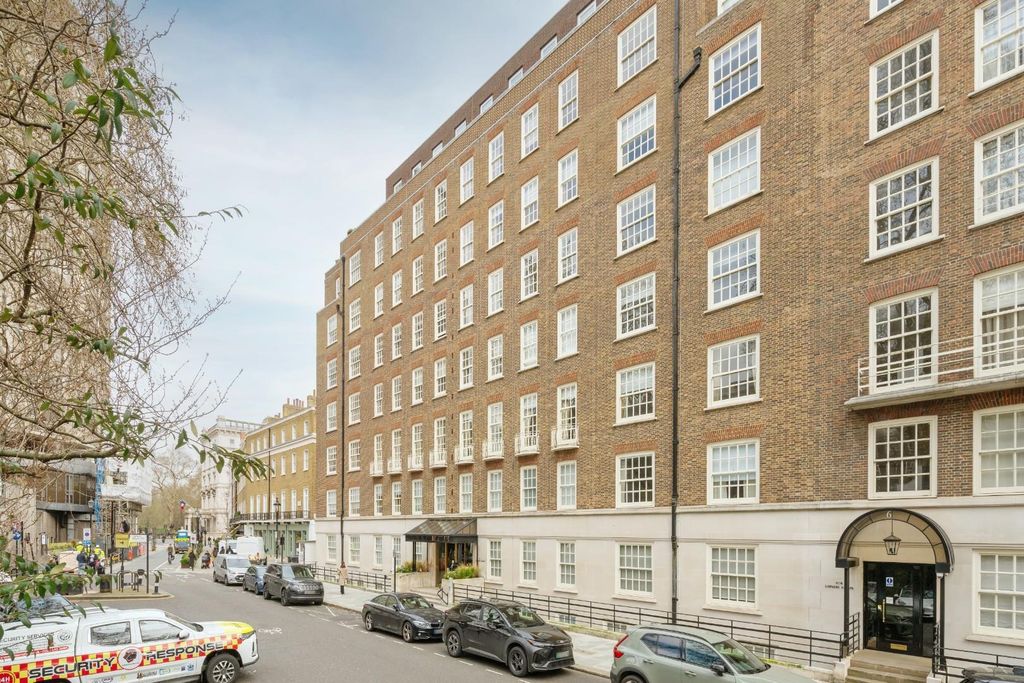 Property photo 2 of 26 Flat 11, 1 Lowndes Square Hi-26.Jpg