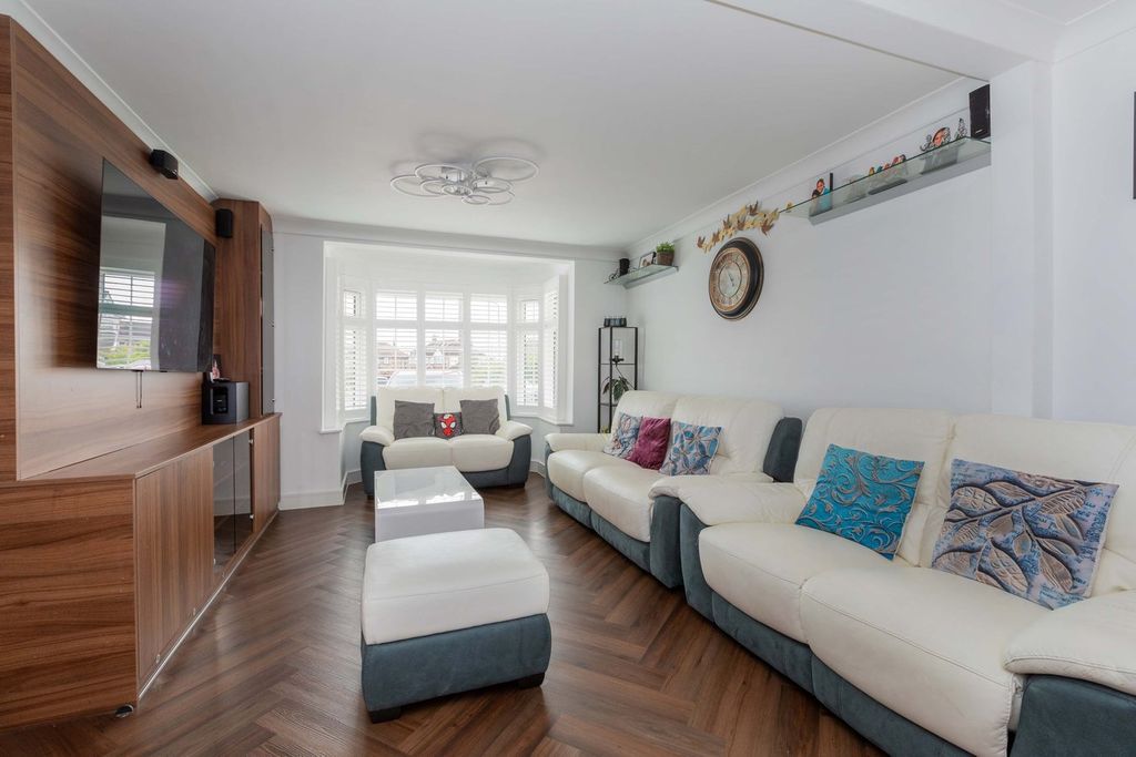 Property photo 3 of 20