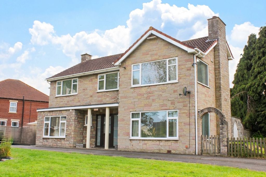Property photo 1 of 18
