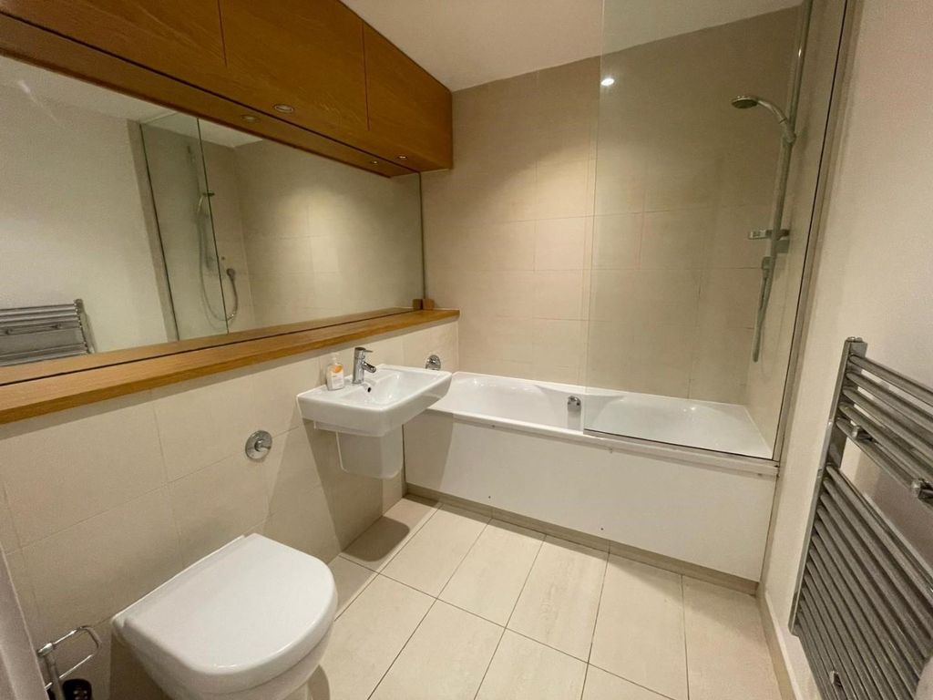 Property photo 2 of 12 123 St George Bathroom 2.Jpeg