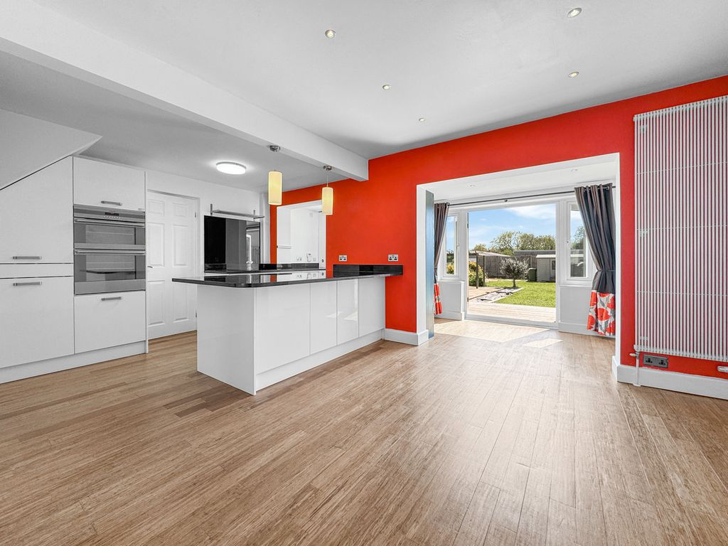 Property photo 2 of 25