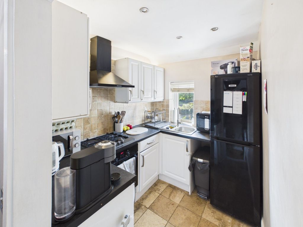 Property photo 3 of 16 Kitchen