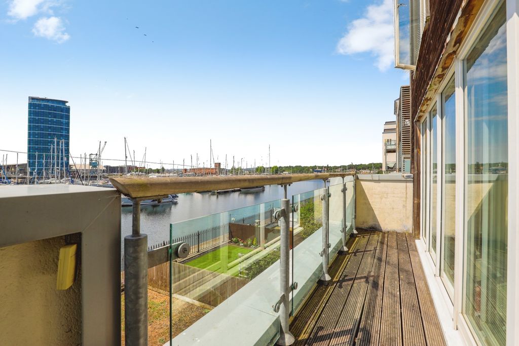 Additional image 7 of 4 bed terraced house for saleRedshank Road, St Mary Island, Chatham ME4