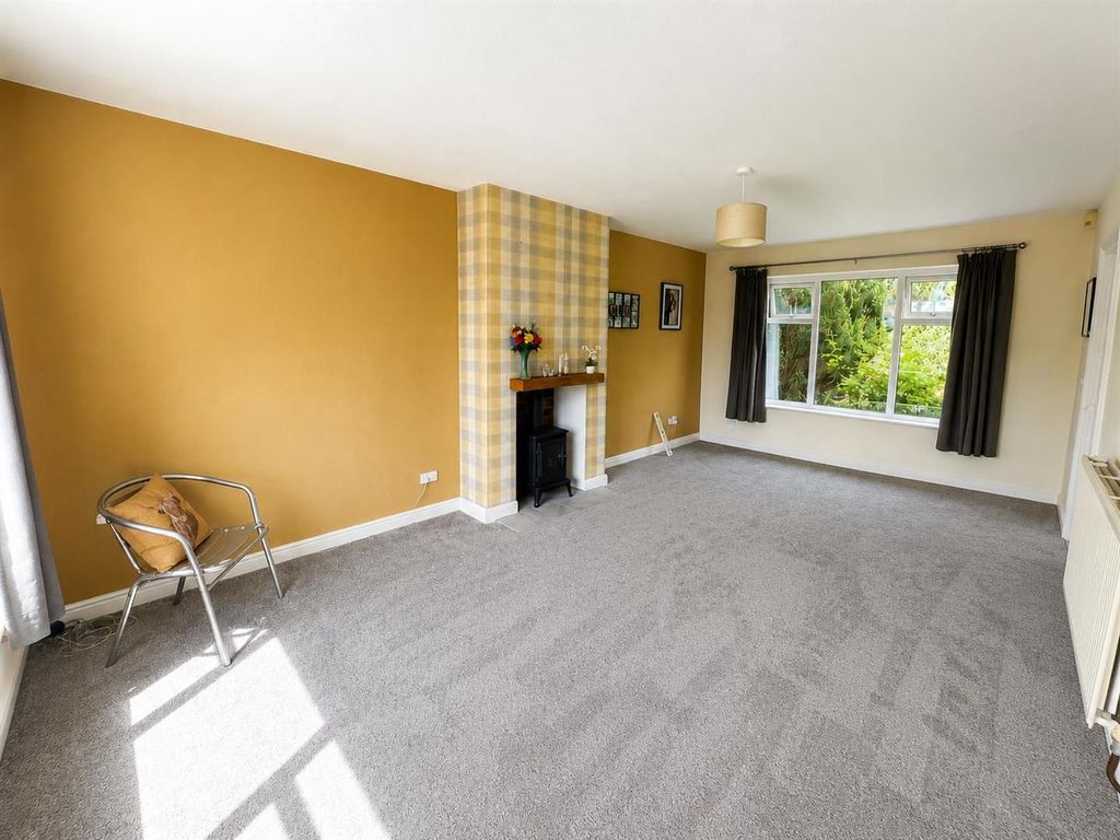Property photo 3 of 14 Lounge