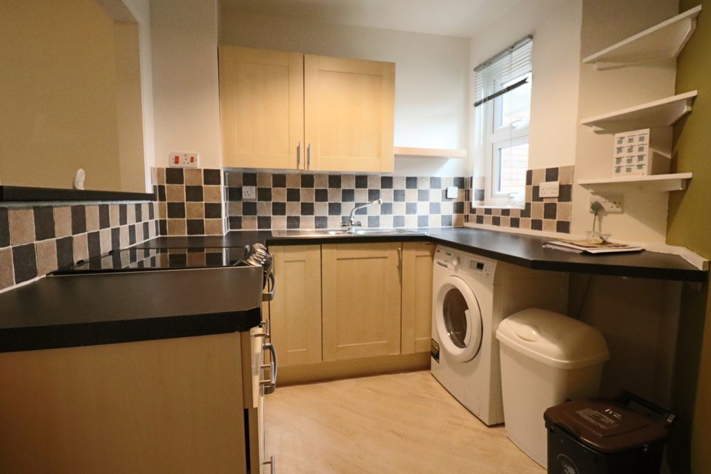 Property photo 2 of 7 Kitchen