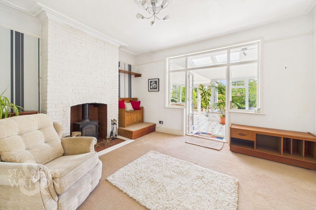 Property photo 2 of 44