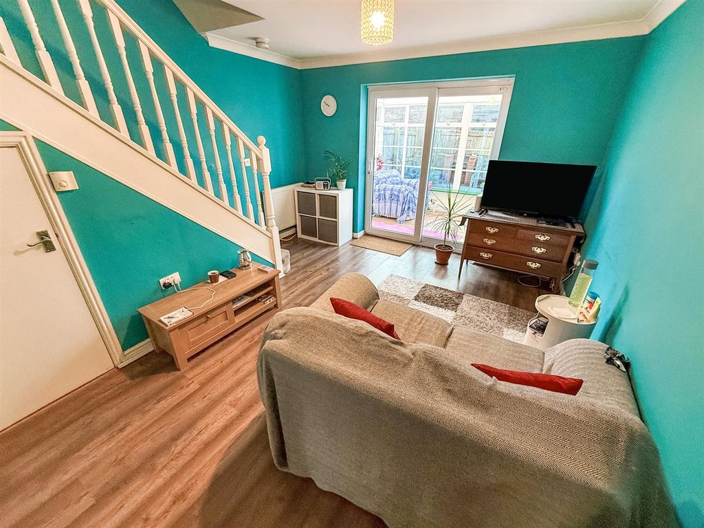 Property photo 3 of 12 Lounge