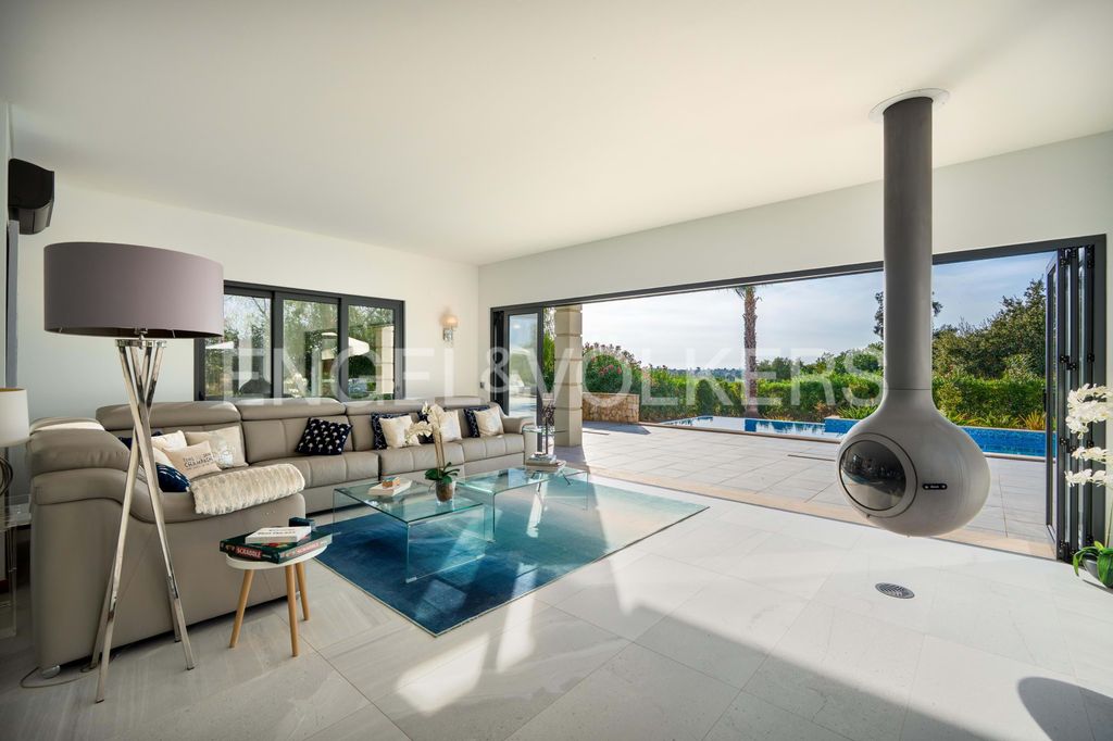 Property photo 3 of 42