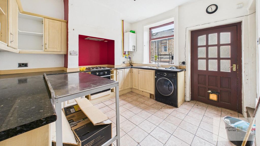 Property photo 3 of 10 Kitchen