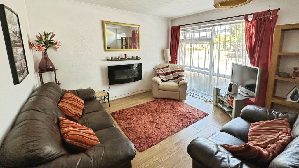Property photo 2 of 10 Pbox-Img.Jpg