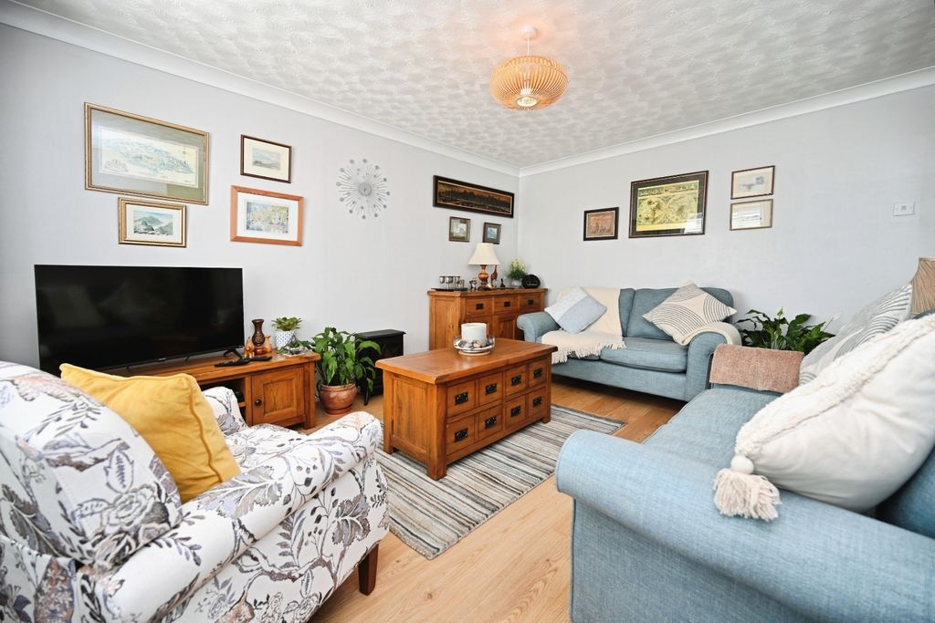 Property photo 3 of 16 Pbox-Img.Jpg
