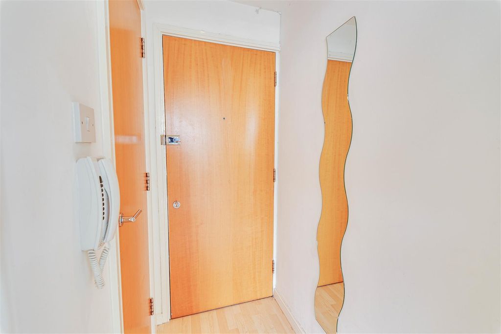 Property photo 2 of 12 77 View 146, L5 3BA_2.Jpg