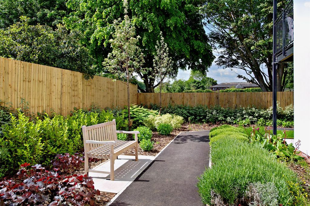 Property photo 2 of 26 Communal Garden