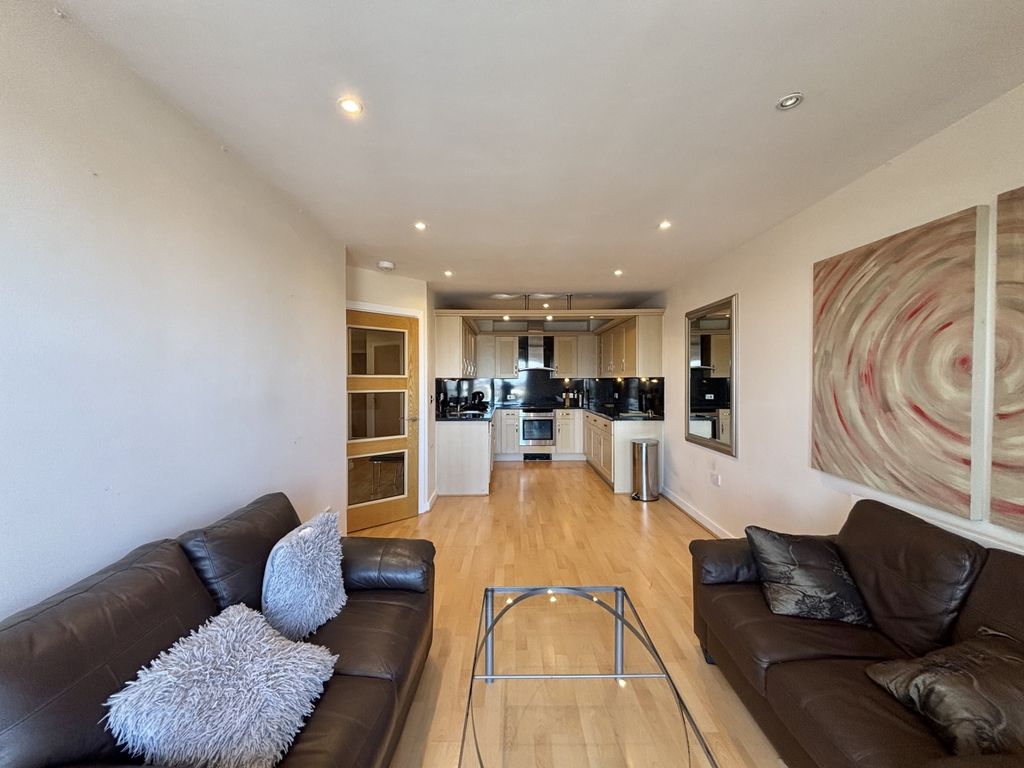 Property photo 2 of 18 Image00005