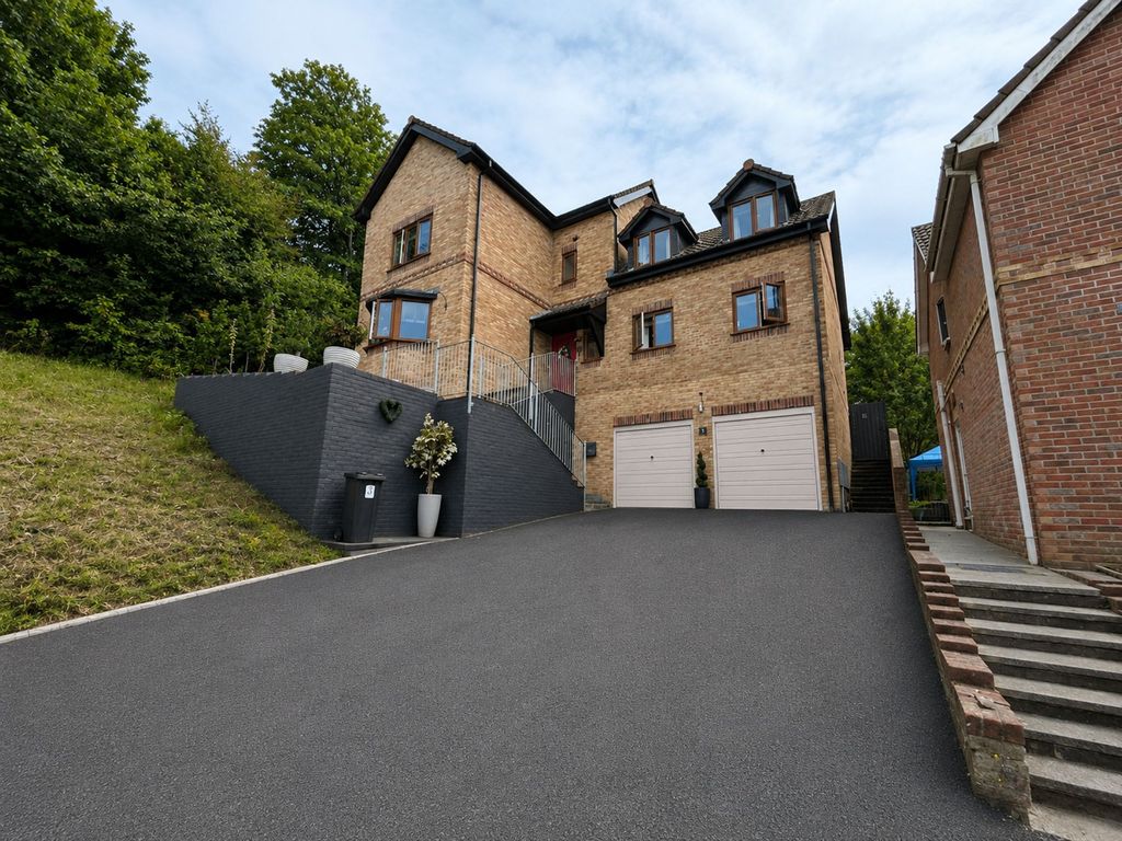 Property photo 1 of 27