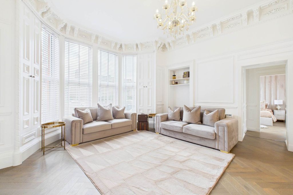 Property photo 2 of 22