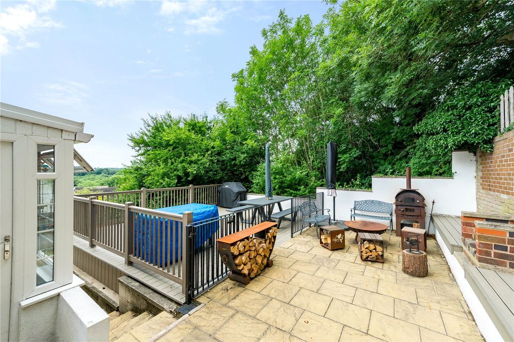 Property photo 3 of 33 Picture No. 24