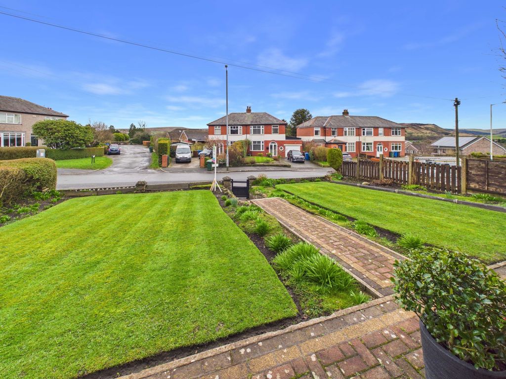 Property photo 3 of 40 Front Garden And View
