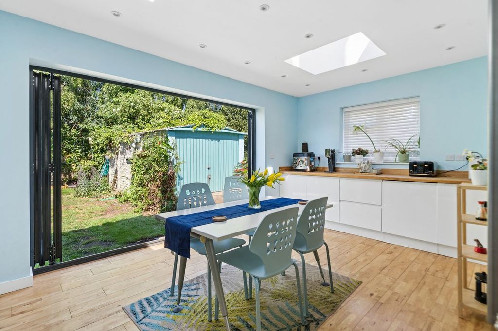 Property photo 1 of 24